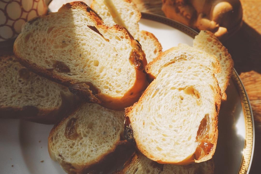 葡萄软欧（仿原麦山丘）Milk flavored bread filled with raisins and butter
