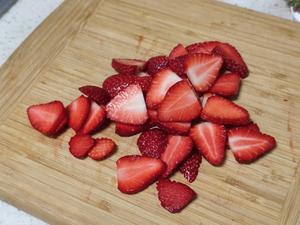 草莓消耗-草莓果冻的做法 步骤2