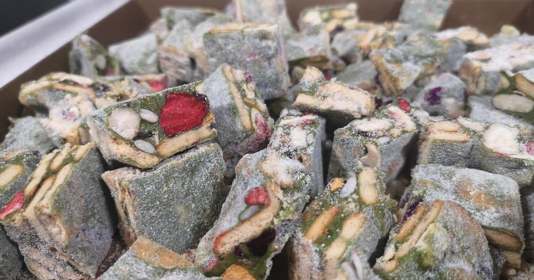 抹茶草莓雪花酥