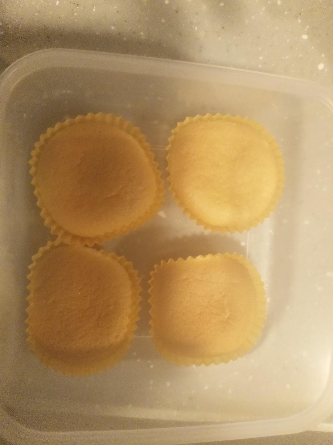 戚风杯子蛋糕^_^不开裂不回缩喔～