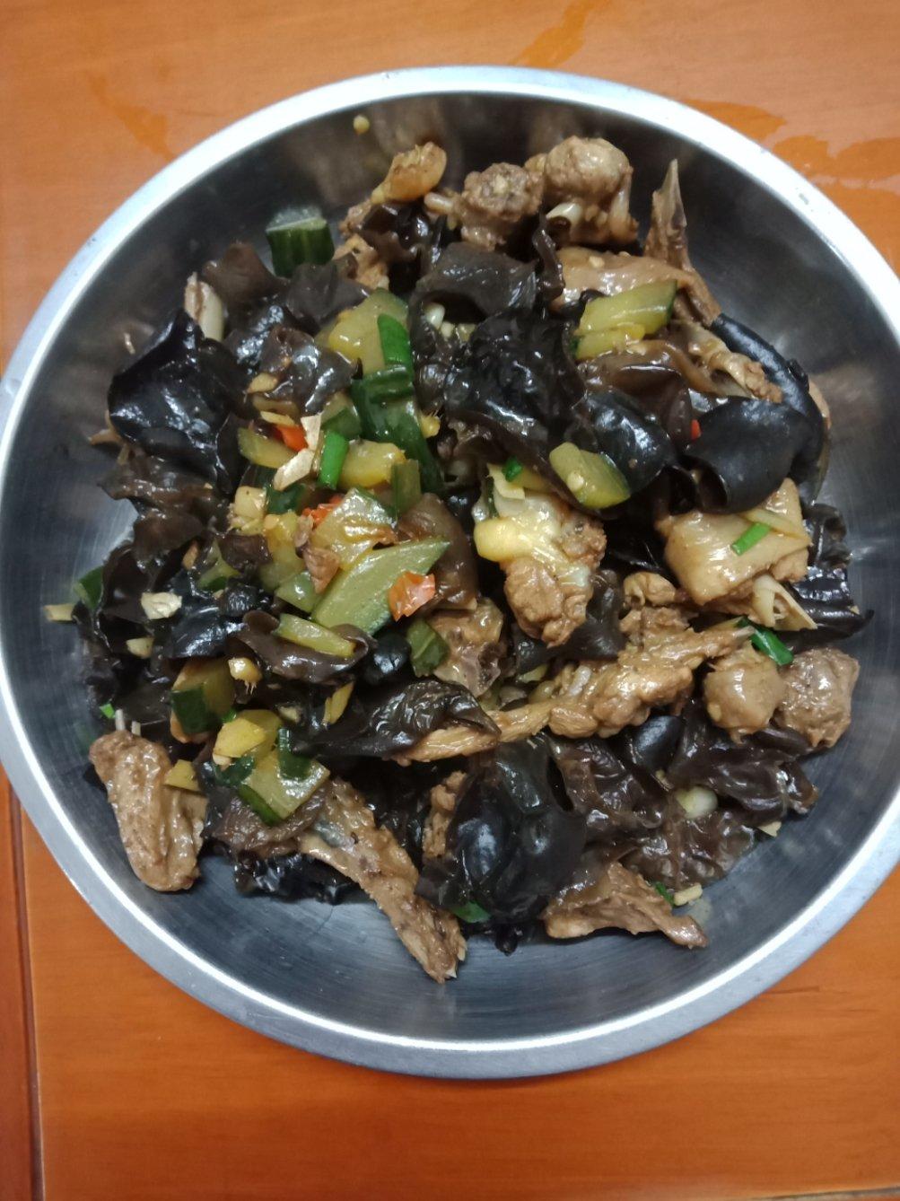 木耳炒鸡