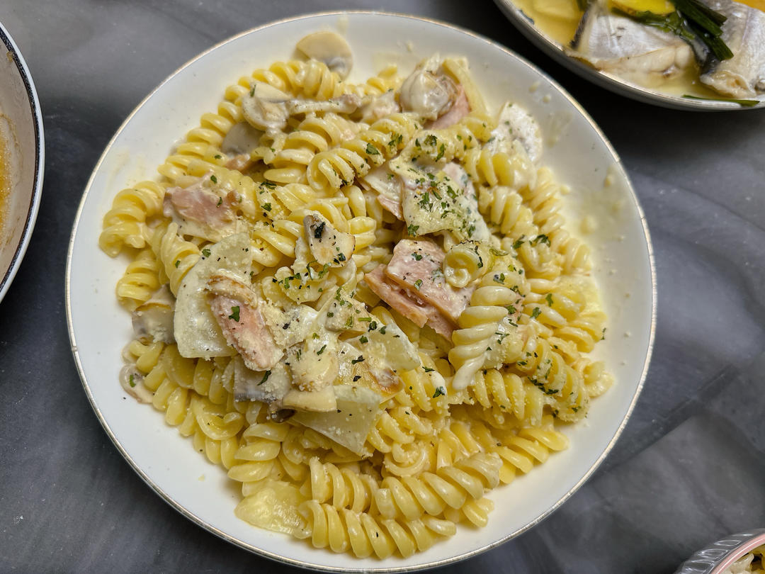 奶油蘑菇培根意大利面