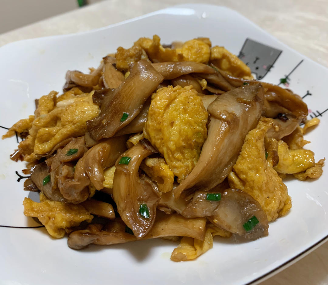 蘑菇炒鸡蛋	平菇这样炒，鲜美无比巨好吃