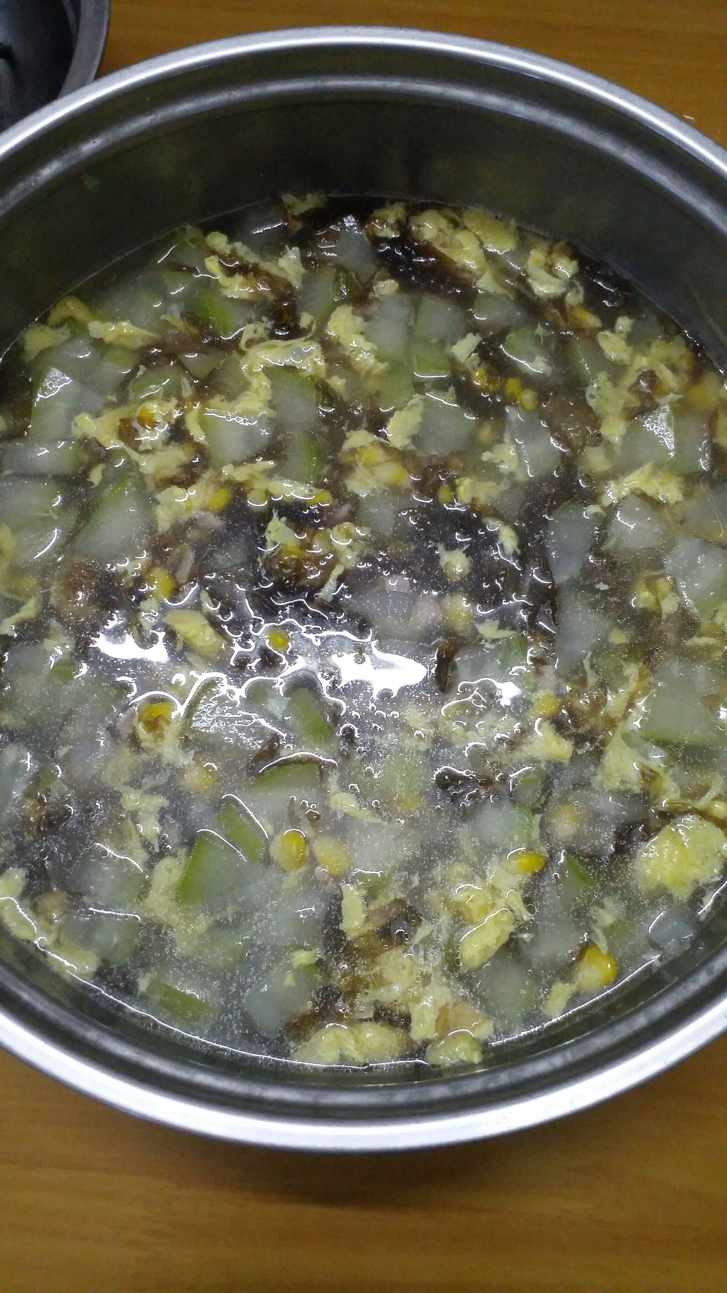 玉米冬瓜瘦肉鸡蛋紫菜汤