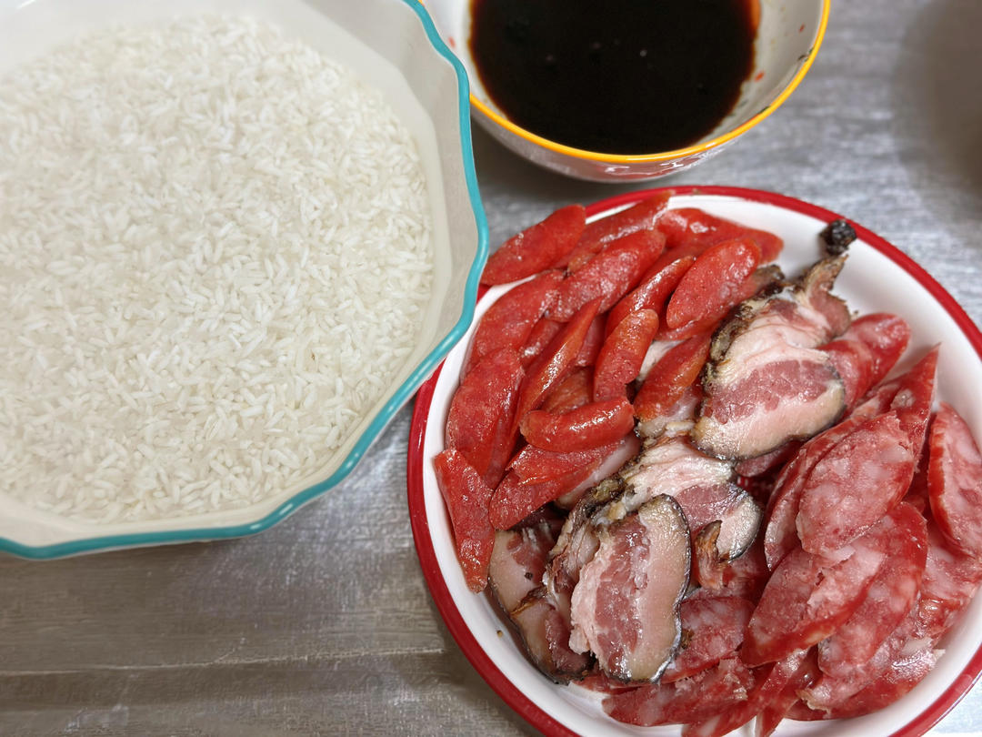 懒人电饭锅香肠焖饭/煲仔饭