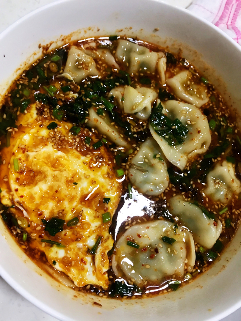 问世间情为何物，不过一碗酸汤水饺🌶