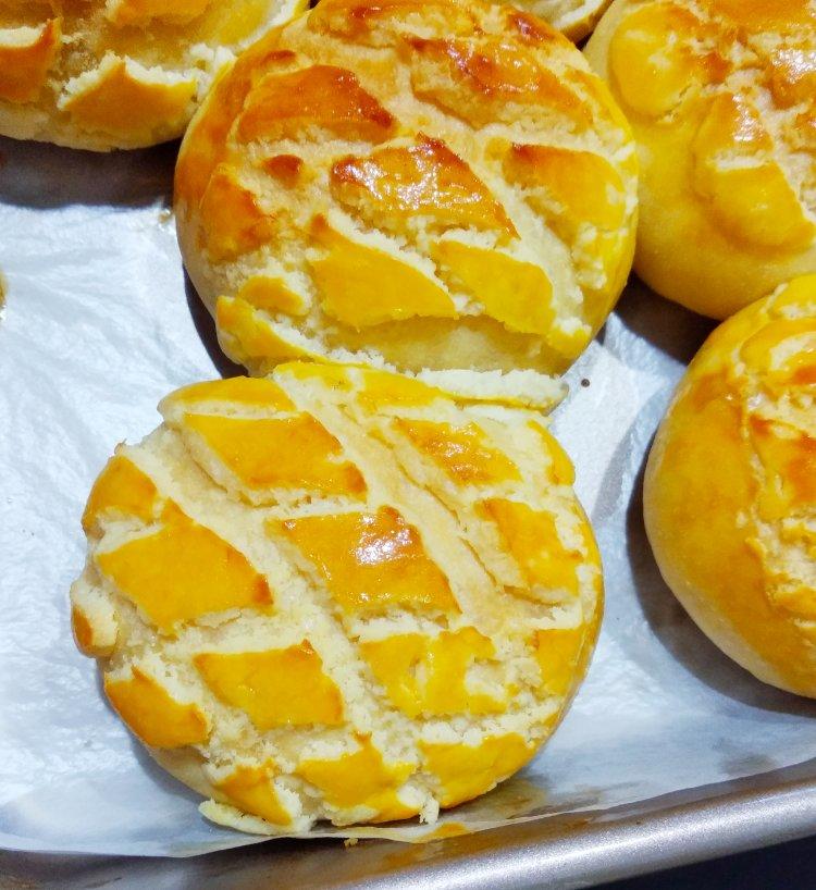 好吃到炸裂的港式菠萝包（附带制作酥皮的小视频）