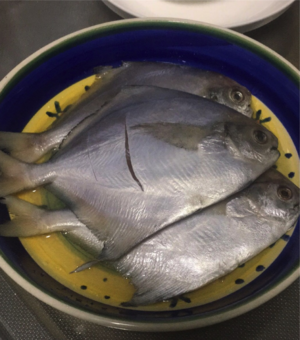 广式干煎白鲳鱼的做法 步骤2