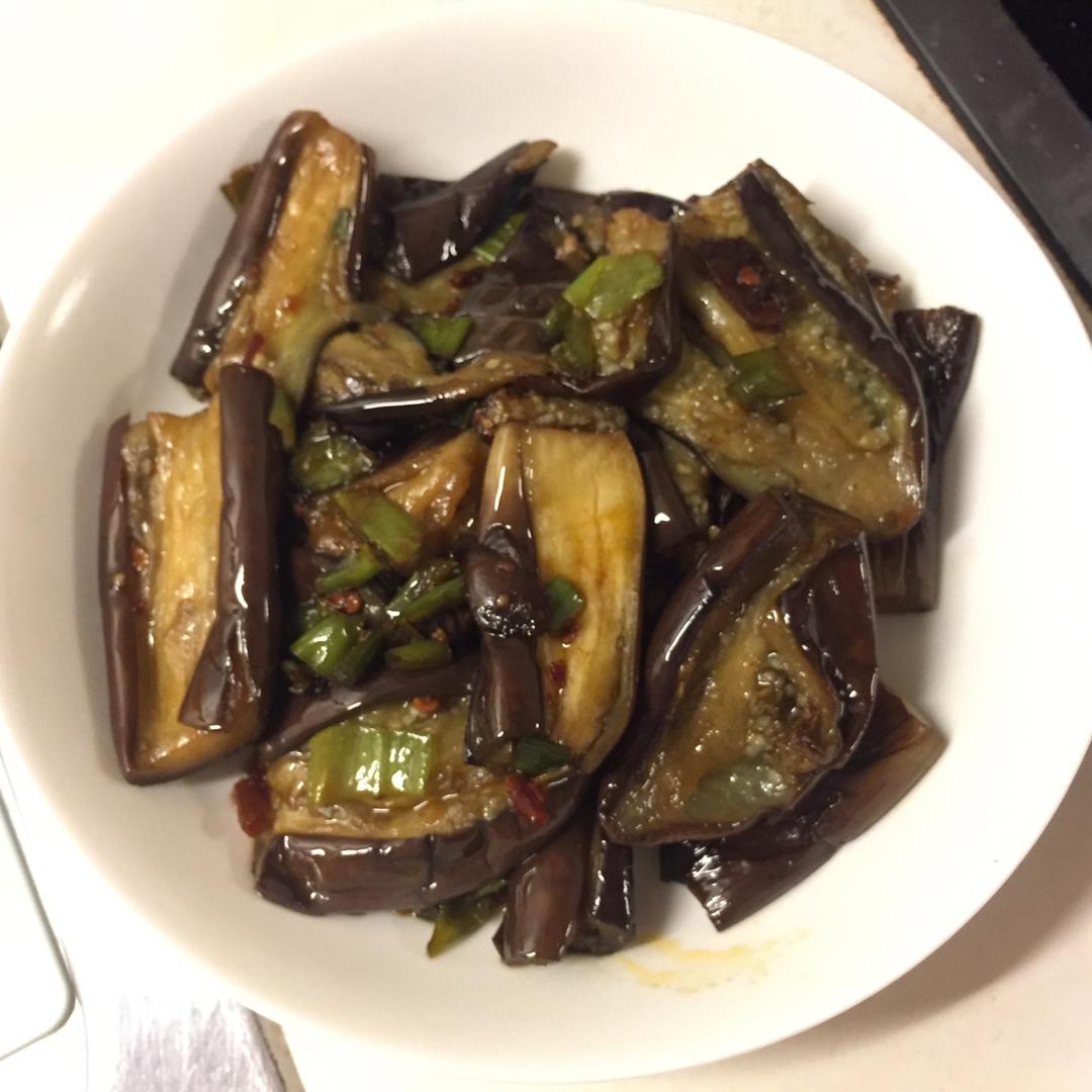 看我做的这道菜做的豆瓣酱炒茄子