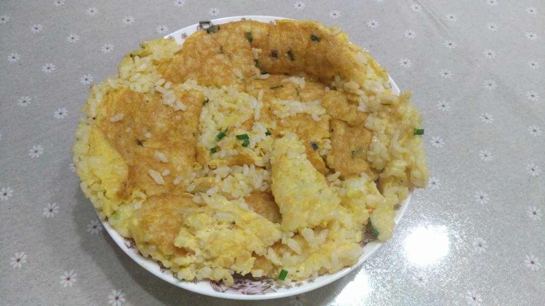 米饭蛋饼（剩米饭煎蛋饼）