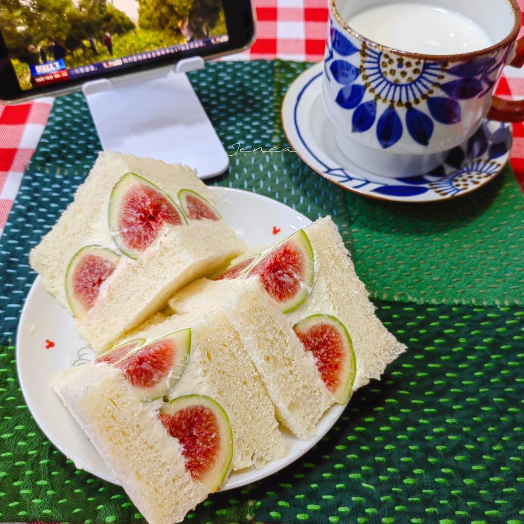 草莓奶油三明治