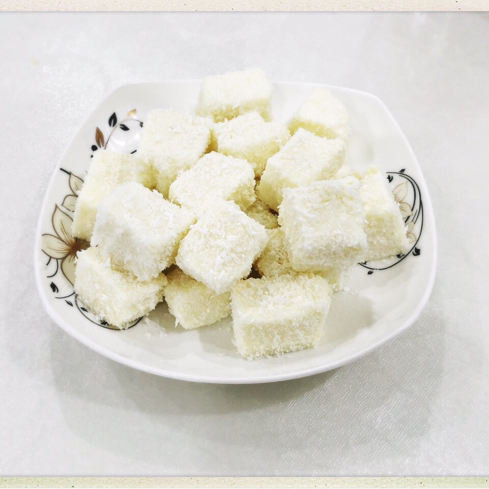 椰丝牛奶小方糕
