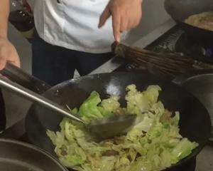 干锅包菜（花菜）（酒店做法）的做法 步骤8