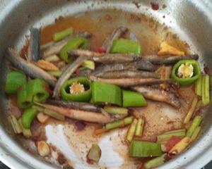 辣椒芹菜炒泥鳅的做法 步骤10