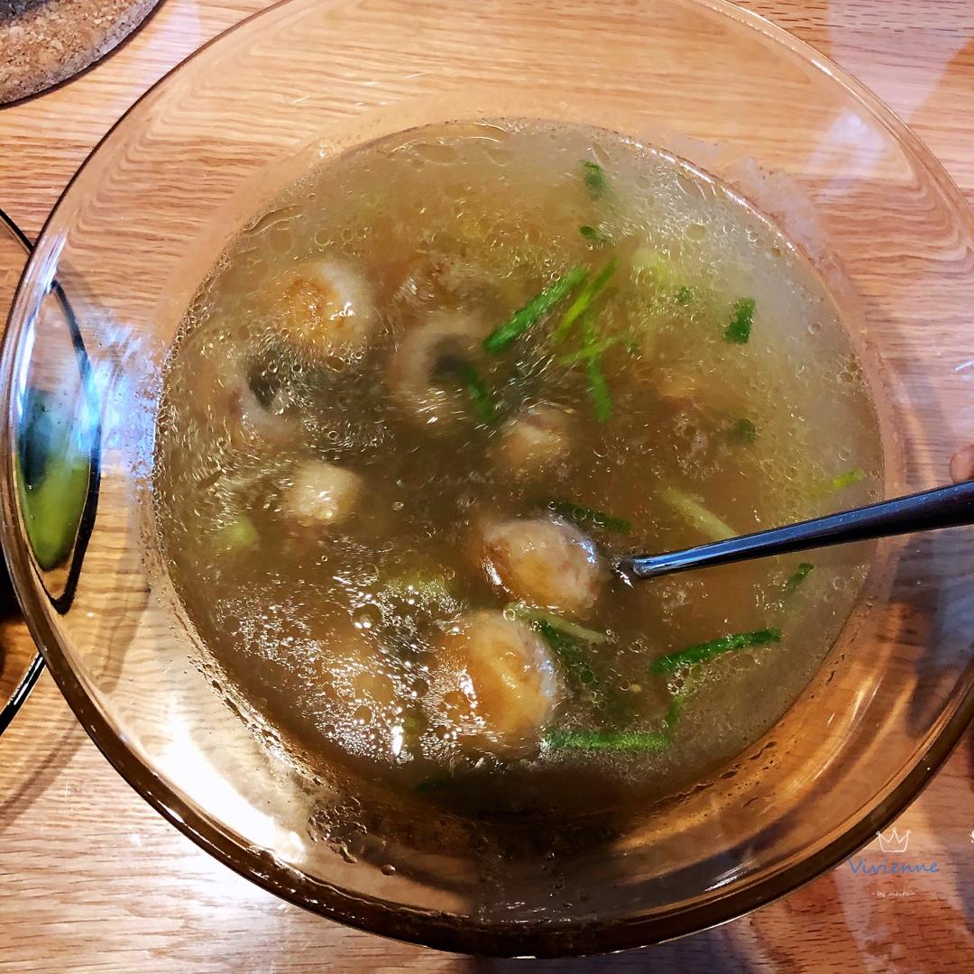 鲜掉眉毛口蘑汤