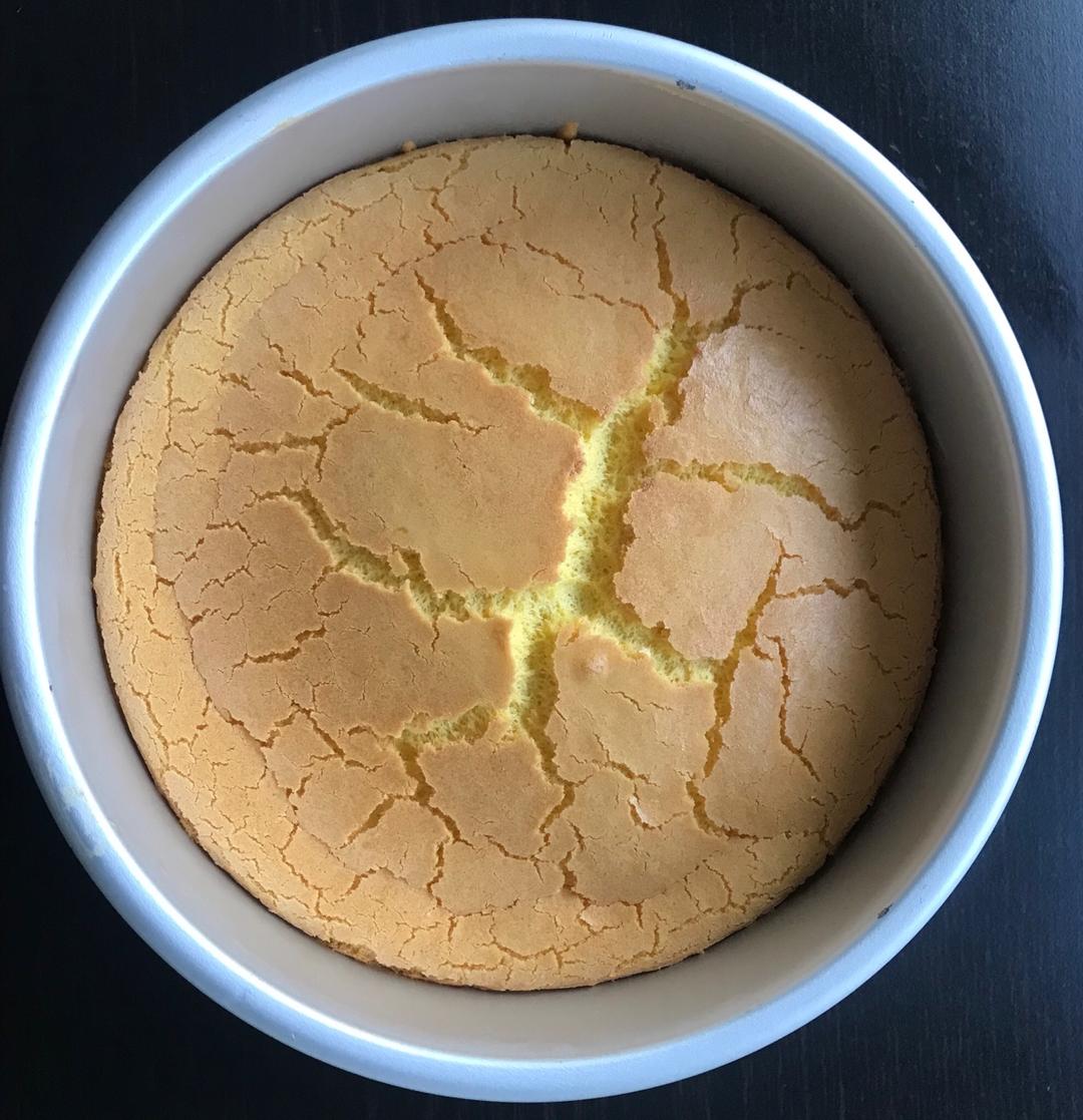 超简单完美戚风蛋糕（6寸2蛋）附打发、翻拌、脱模视频