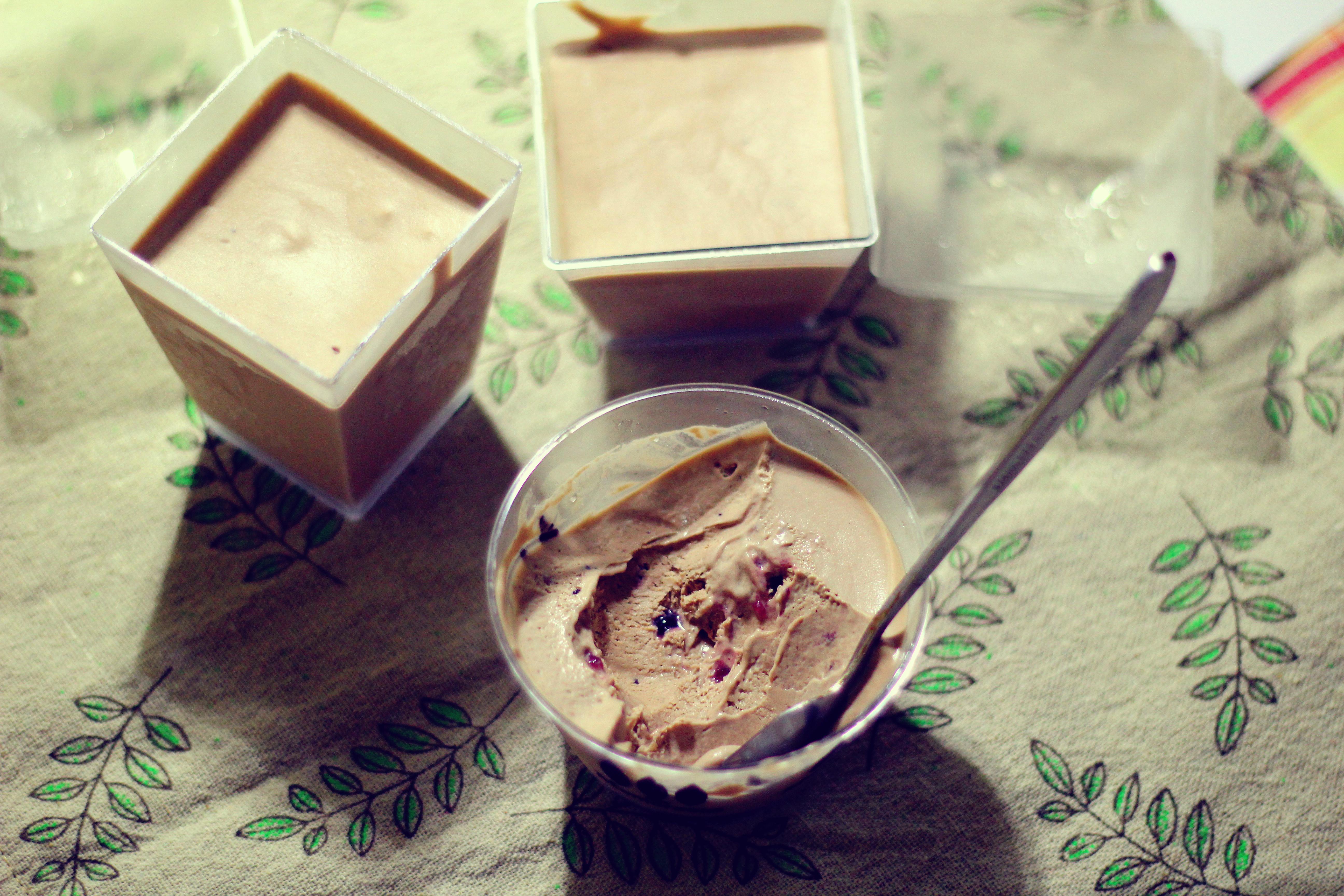 巧克力果酱冰淇淋的做法
