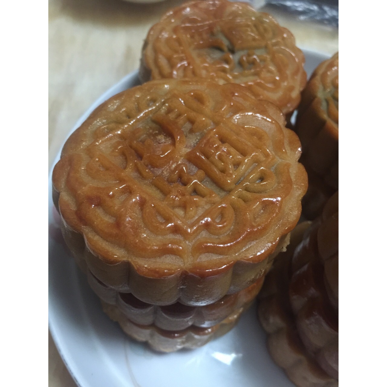 广式月饼－－蛋黄豆沙月饼