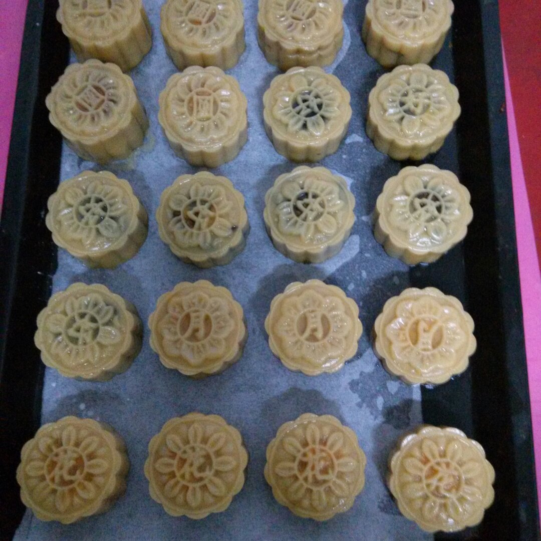 广式月饼—蛋黄莲蓉月饼