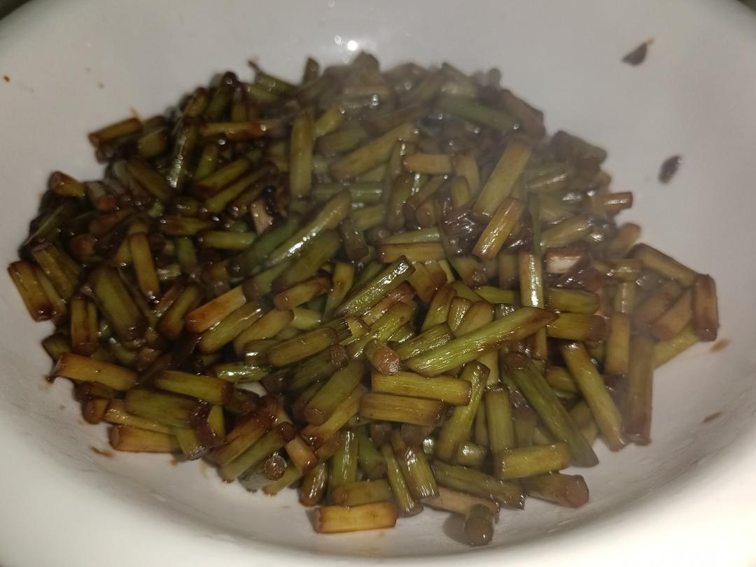 蒜苔炒肉末，三碗米饭都不够吃