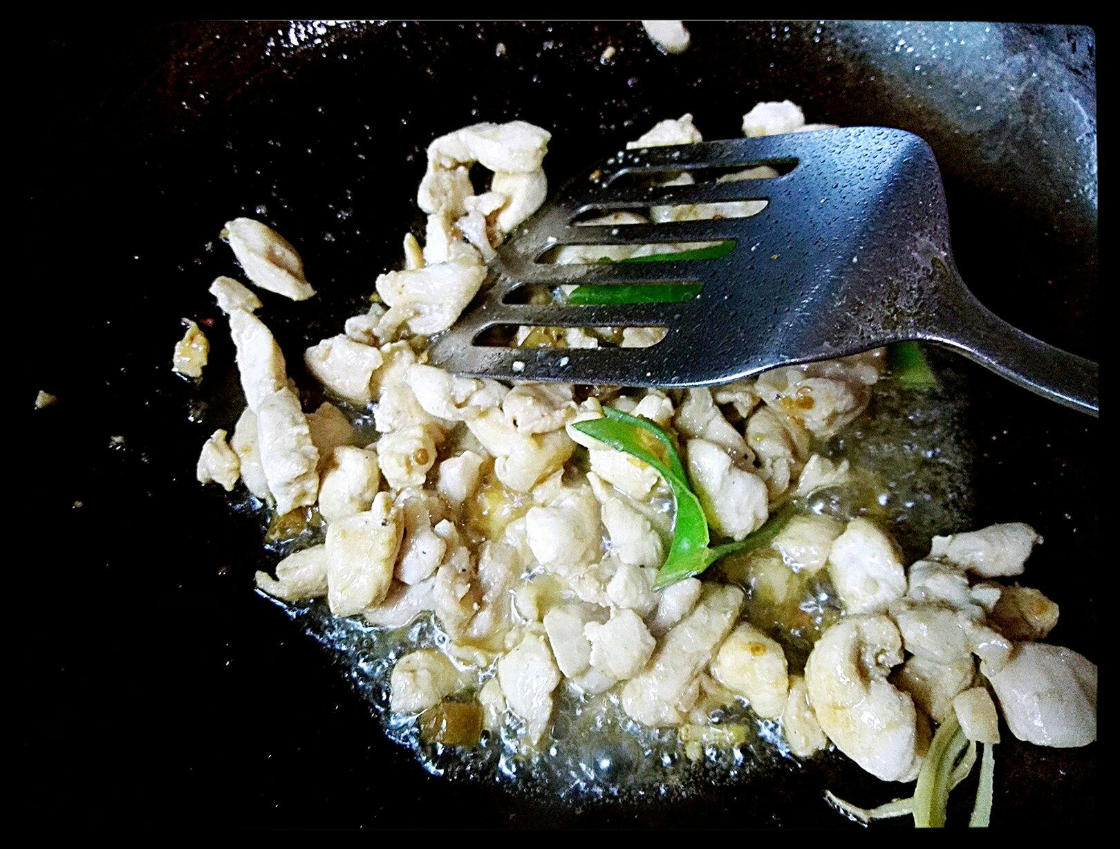 芽菜碎米鸡丁的做法 步骤7