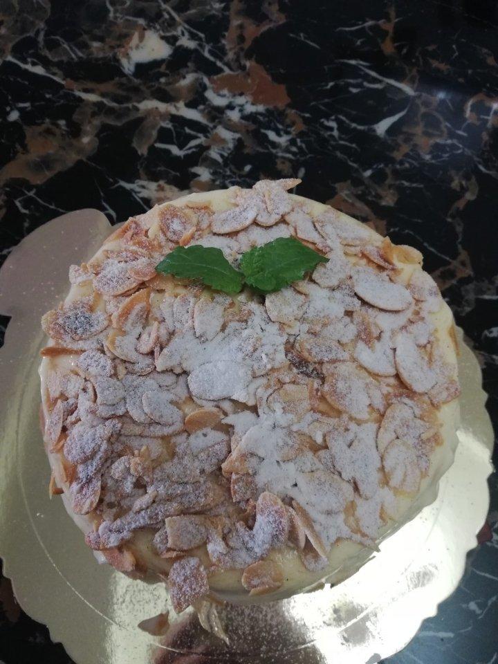 海盐奶盖爆浆蛋糕和爆浆纸杯蛋糕