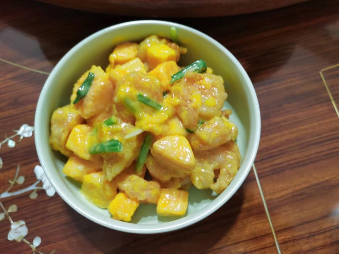 芒果虾仁坚果沙拉