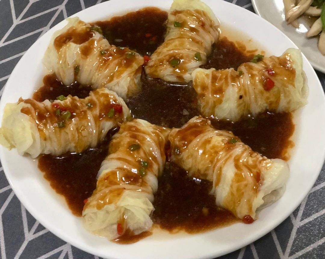年夜饭家宴聚会必备的一道菜丨白菜肉沫卷