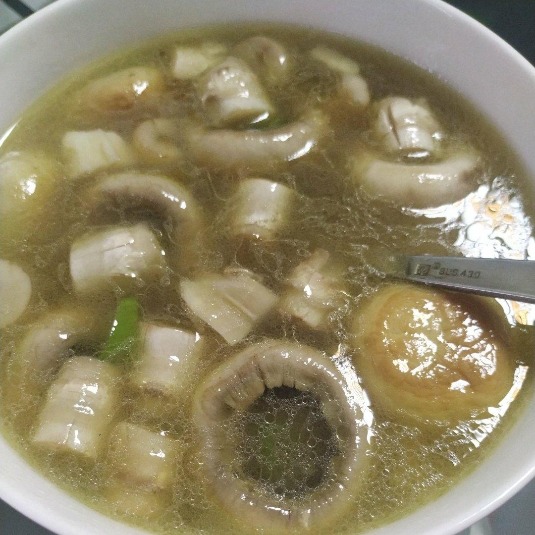 鲜掉眉毛口蘑汤