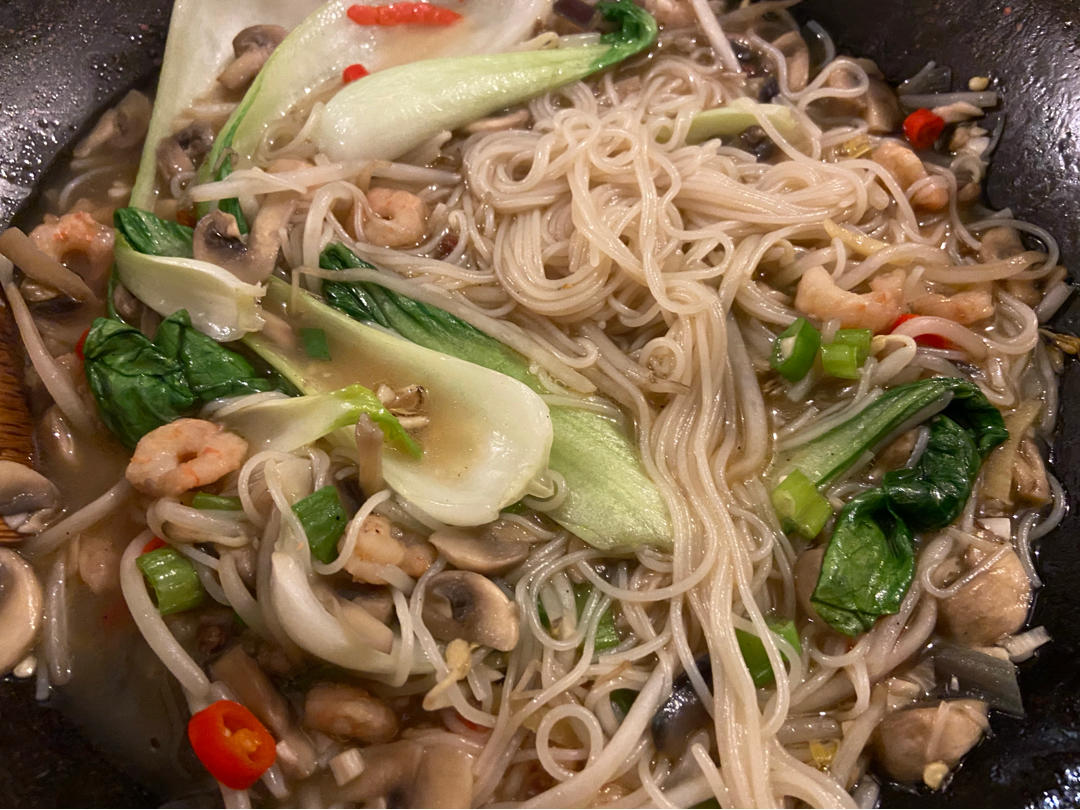 🔥天气越来越冷，来一道热乎乎的蒜蓉虾粉丝煲，简直太幸福了❗️
