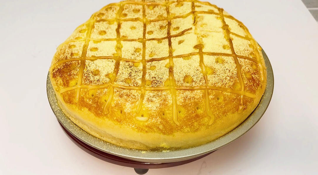 外皮酥脆，内里柔软又拉丝的红薯面包