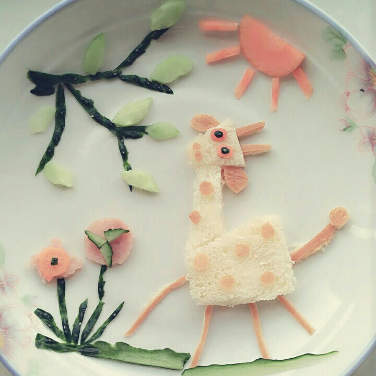 吃好玩好，可爱的长颈鹿早餐