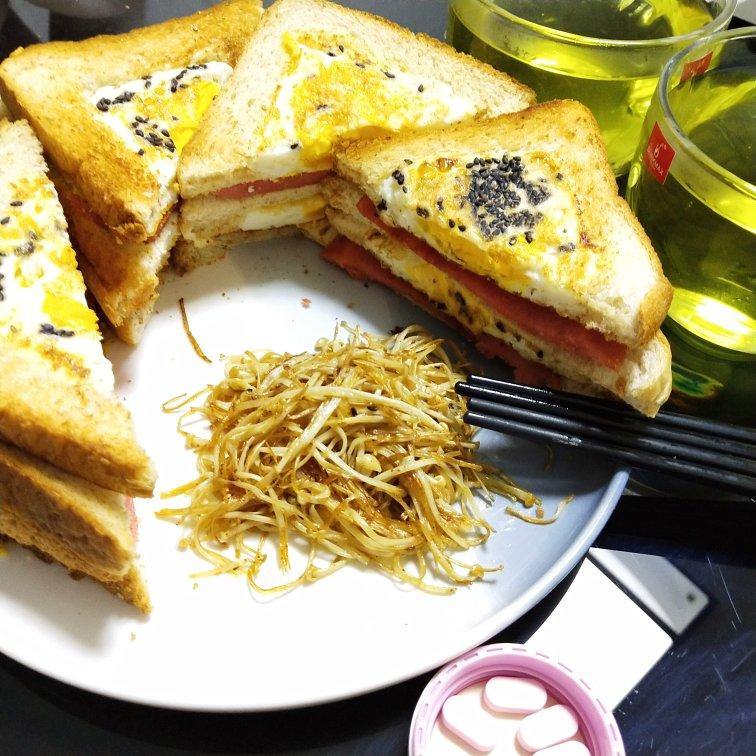 鸡蛋火腿面包片