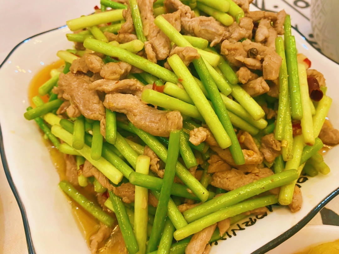 五花肉炒蒜苔 / 蒜薹炒肉