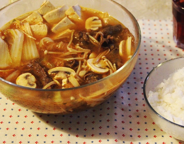 韩式鲜菌辣肥牛汤锅