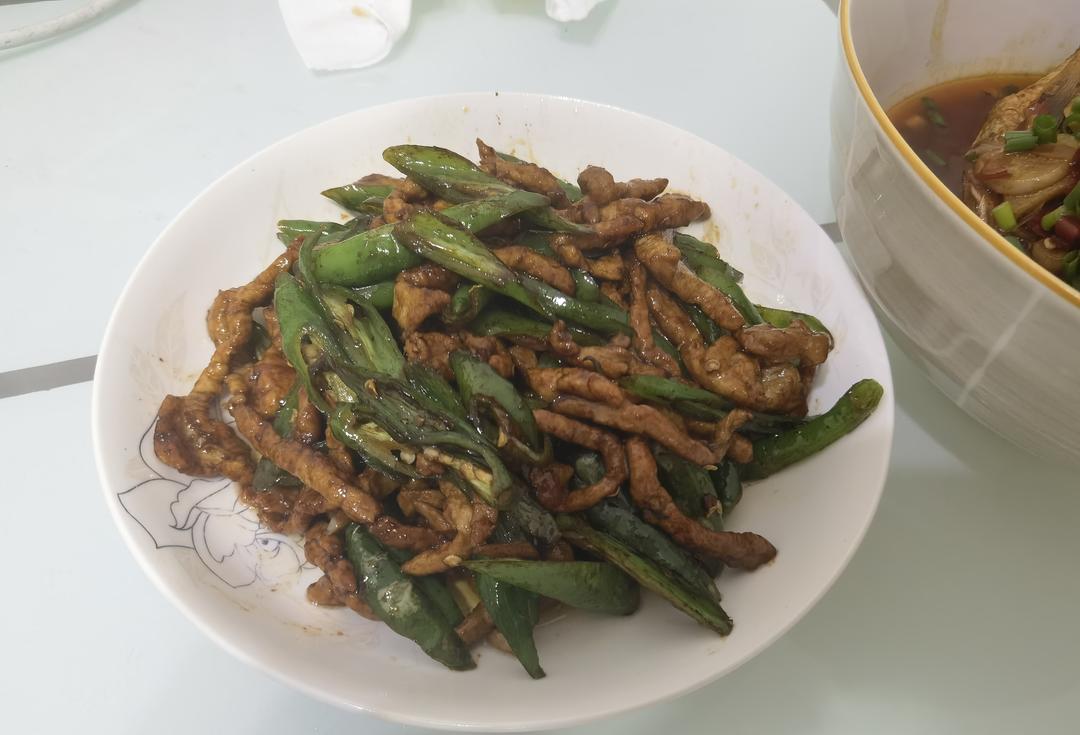 青椒肉丝，这样炒太好吃了。