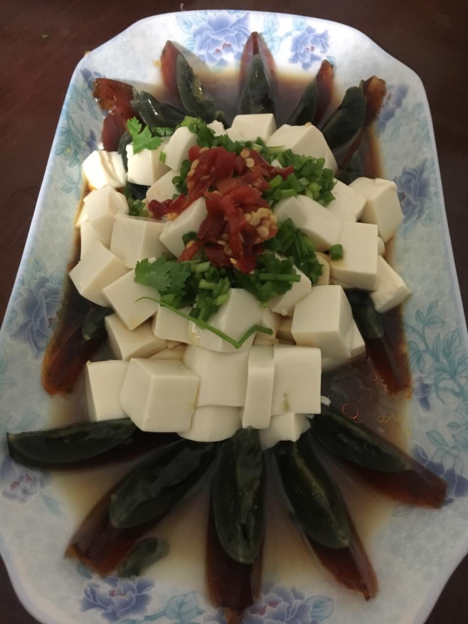 凉拌皮蛋豆腐