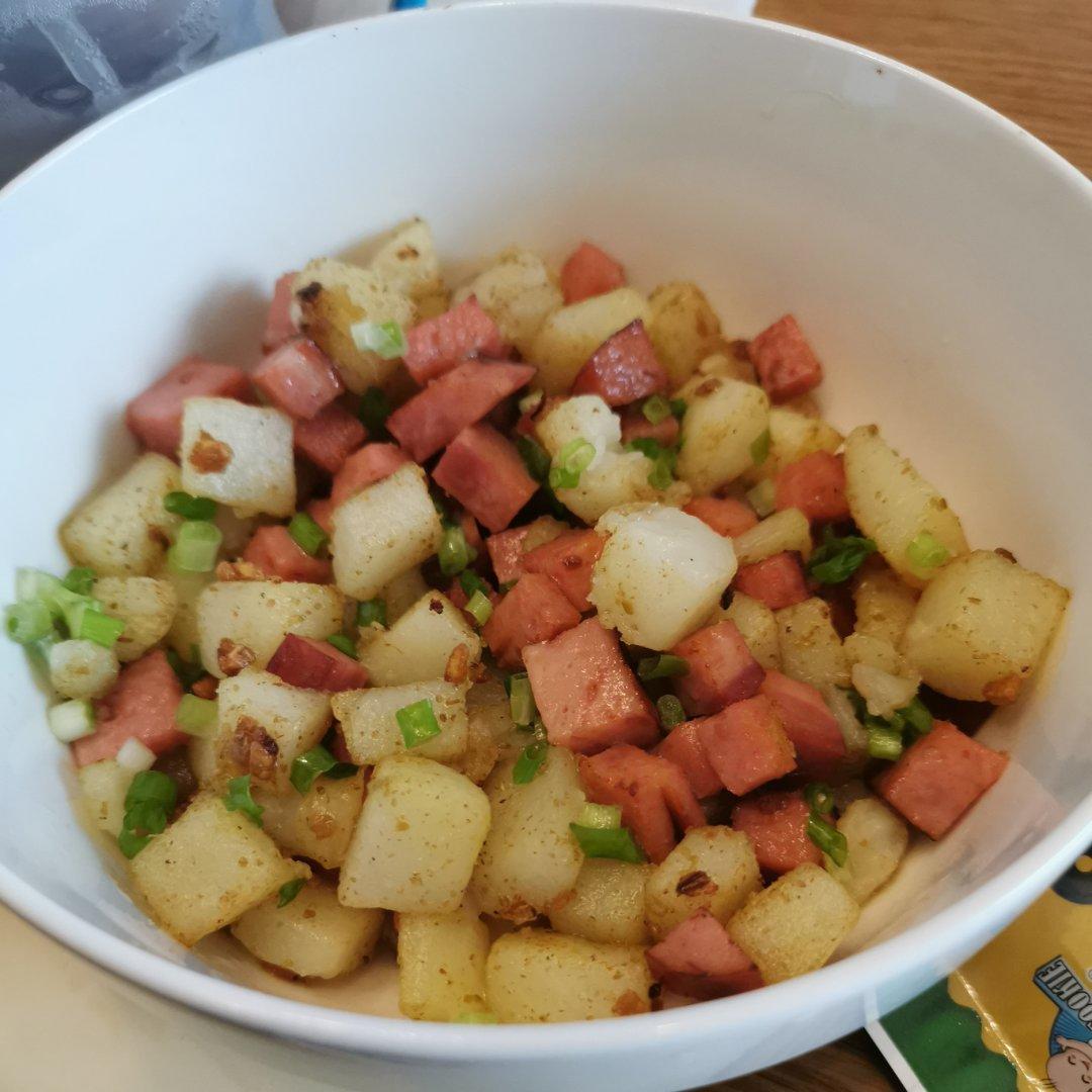 香辣过瘾的孜然土豆火腿，比路边摊还好吃