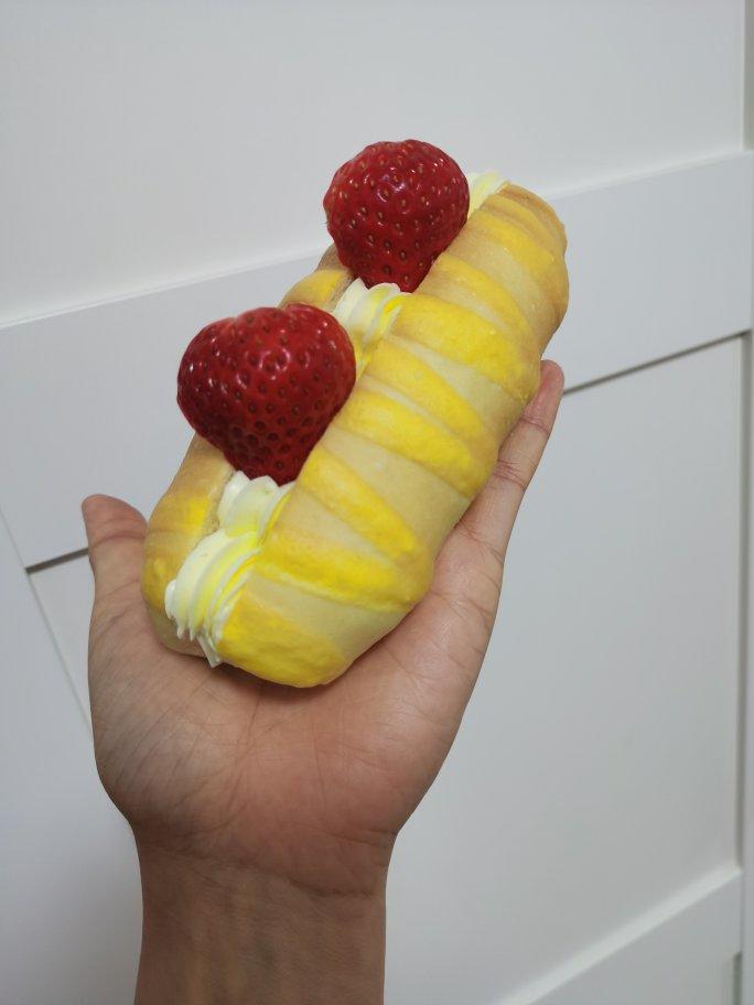 草莓奶露维也纳【毛毛虫面包】