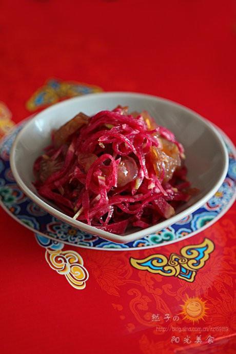红心萝卜拌海蜇的做法