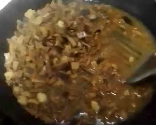 笋干、冬菇、虾米焖肉粒的做法 步骤4