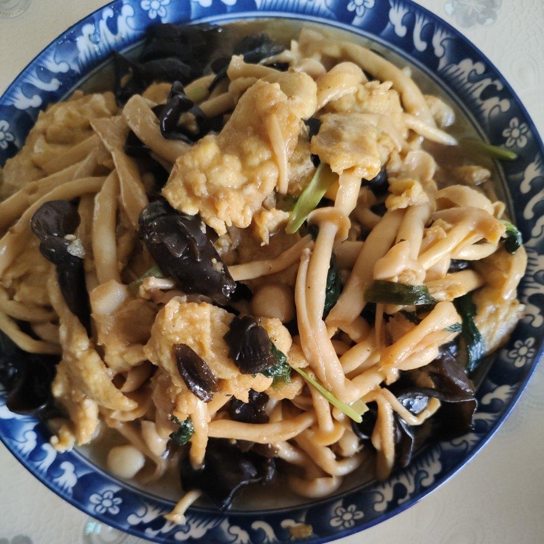 素菜：鸡蛋炒白玉菇木耳