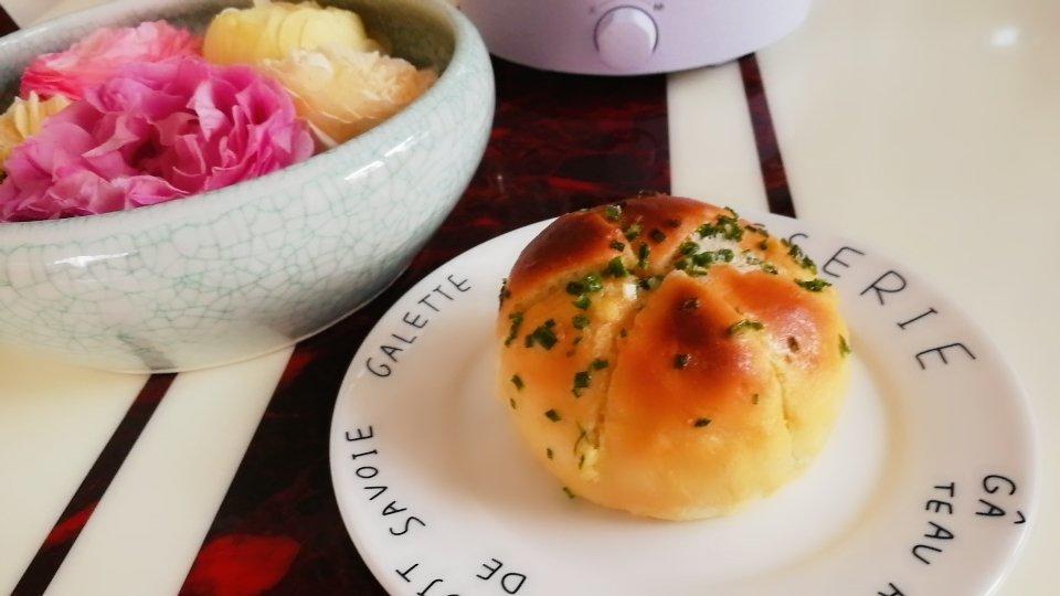 一款从韩国红到全世界的蒜香奶酪包