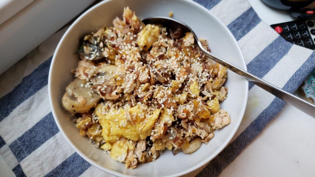 【健康三餐】三文鱼时蔬菜花米炒饭