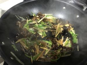 青椒土豆炒肉丝的做法 步骤4