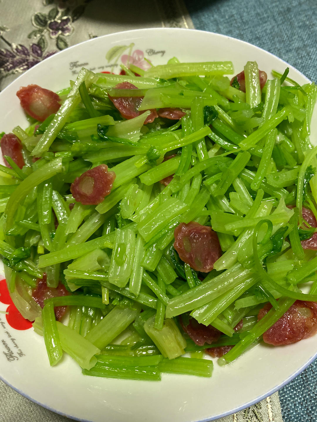 荠菜炒肉丝