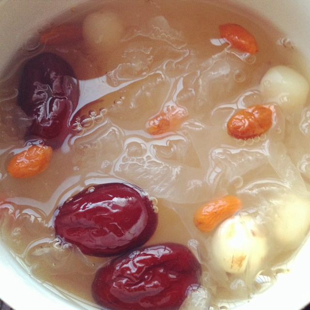 mangiii做的红枣莲子银耳汤