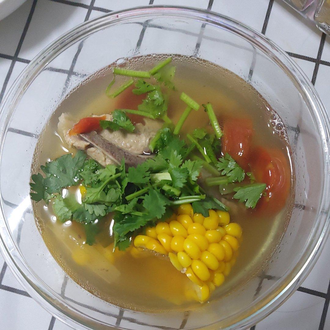 冬日暖胃玉米脊骨汤