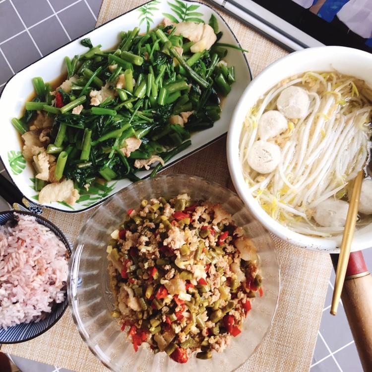 酸辣开胃的酸豆角炒肉末