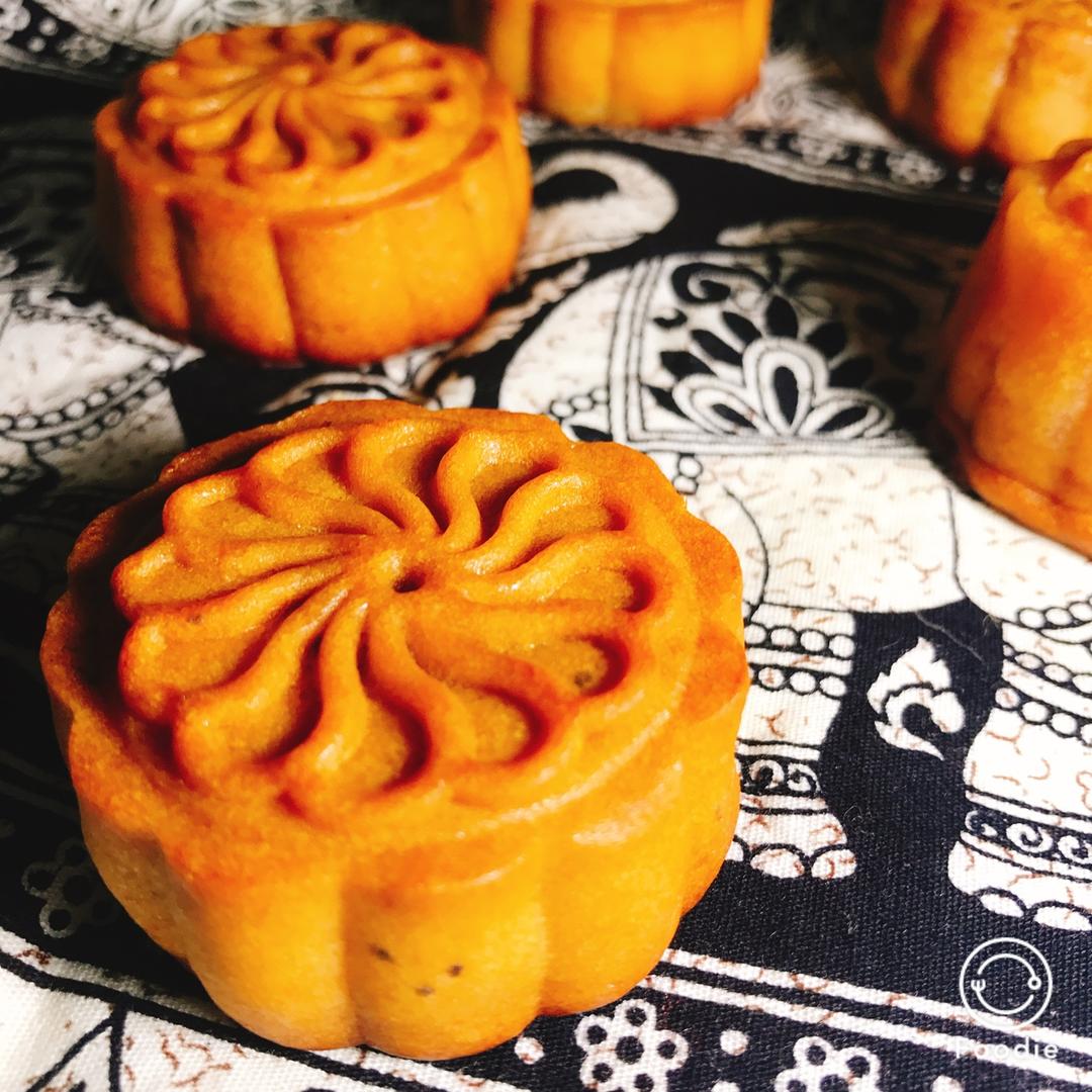 广式月饼——蛋黄莲蓉月饼